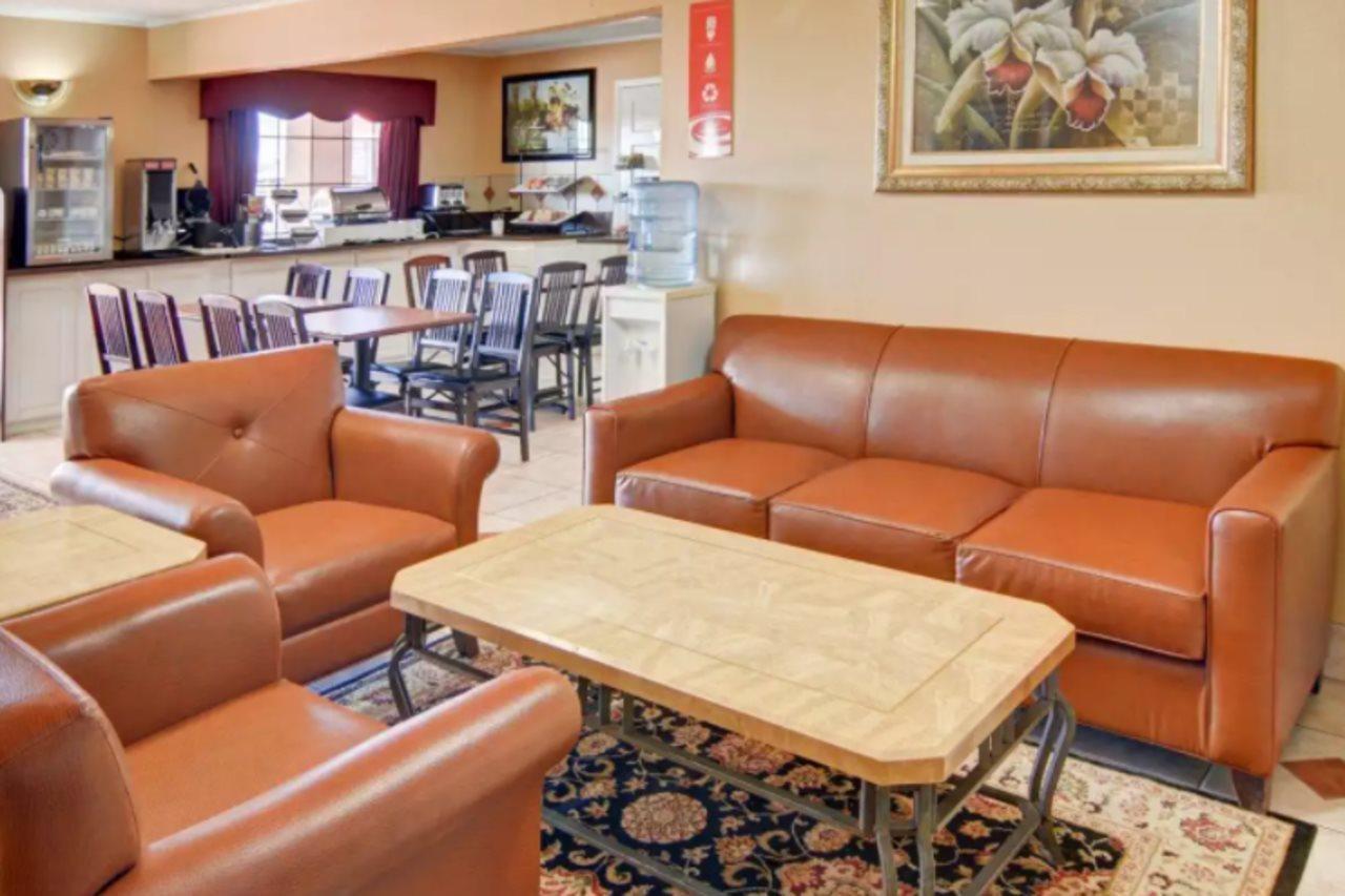 Super 8 By Wyndham Decatur Texas Otel Dış mekan fotoğraf