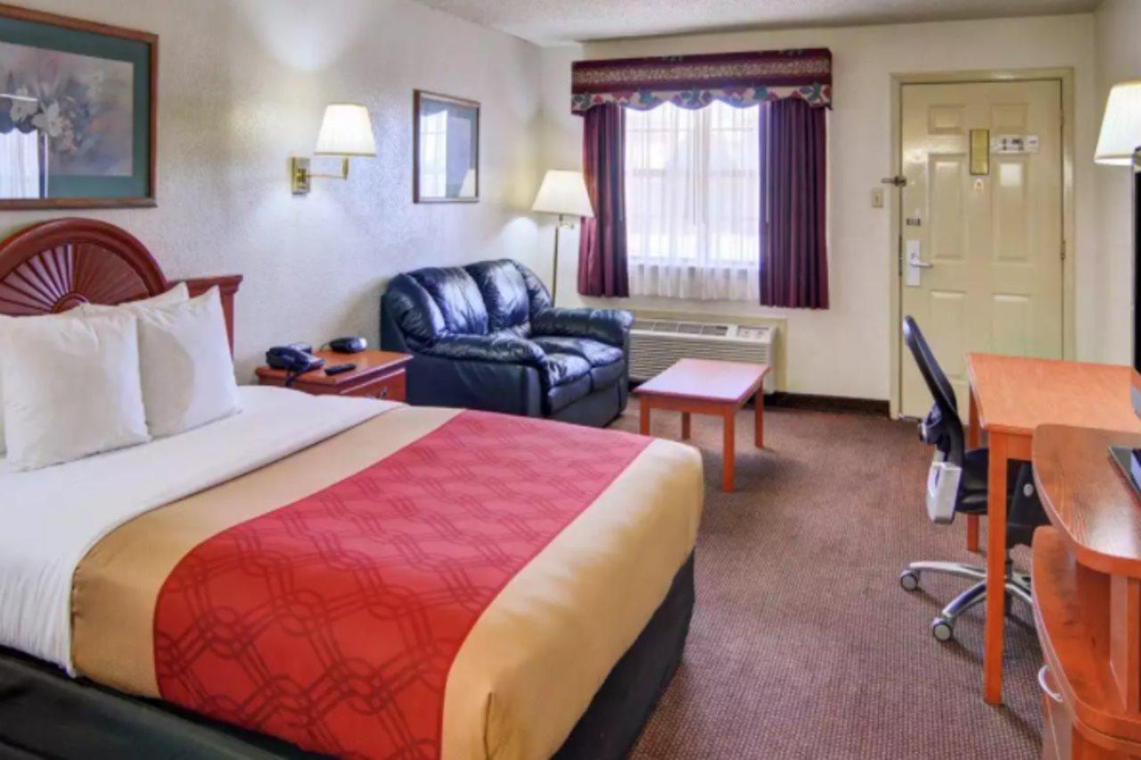 Super 8 By Wyndham Decatur Texas Otel Dış mekan fotoğraf