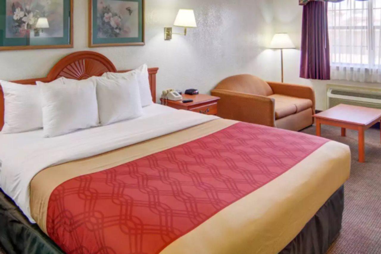 Super 8 By Wyndham Decatur Texas Otel Dış mekan fotoğraf