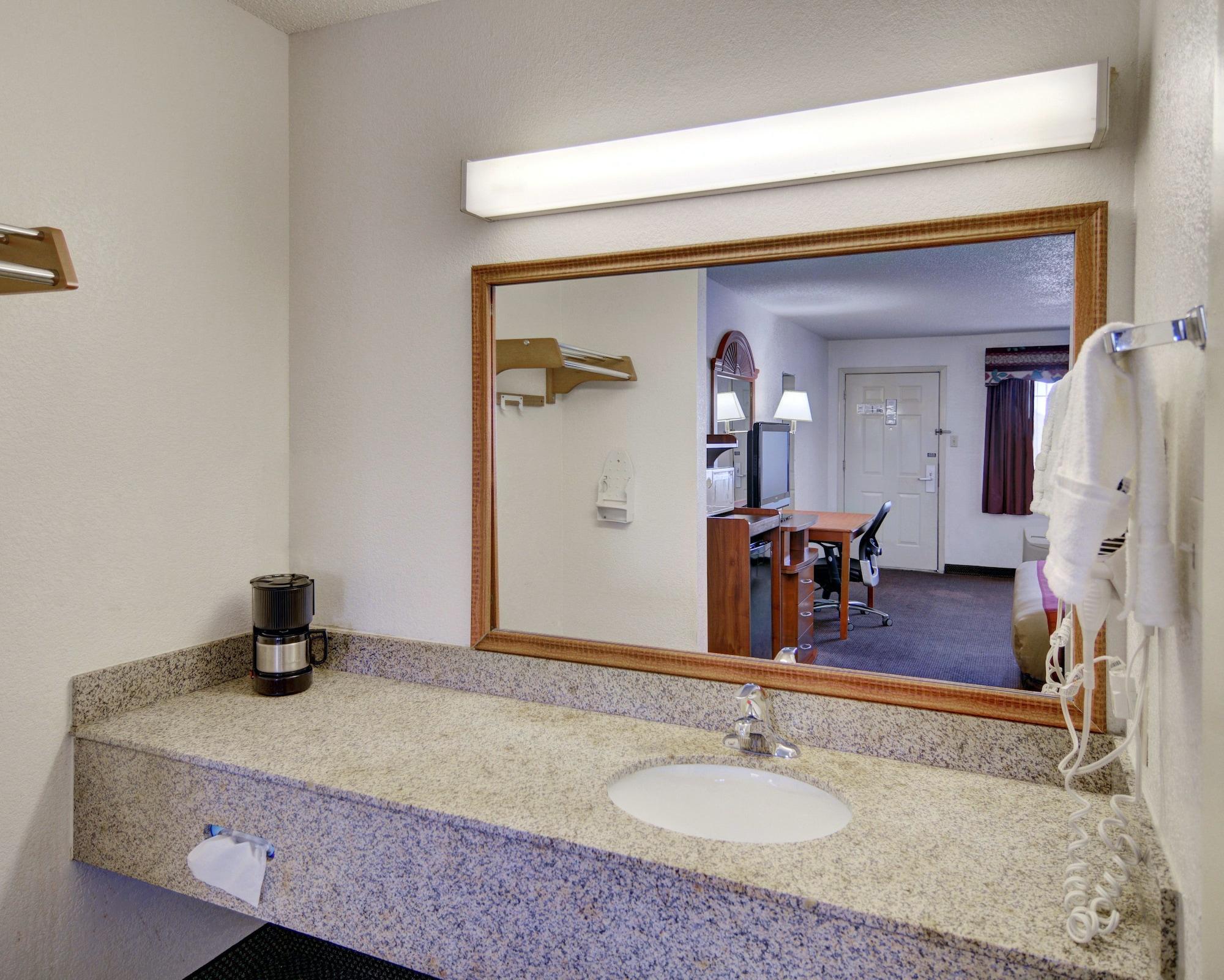 Super 8 By Wyndham Decatur Texas Otel Dış mekan fotoğraf