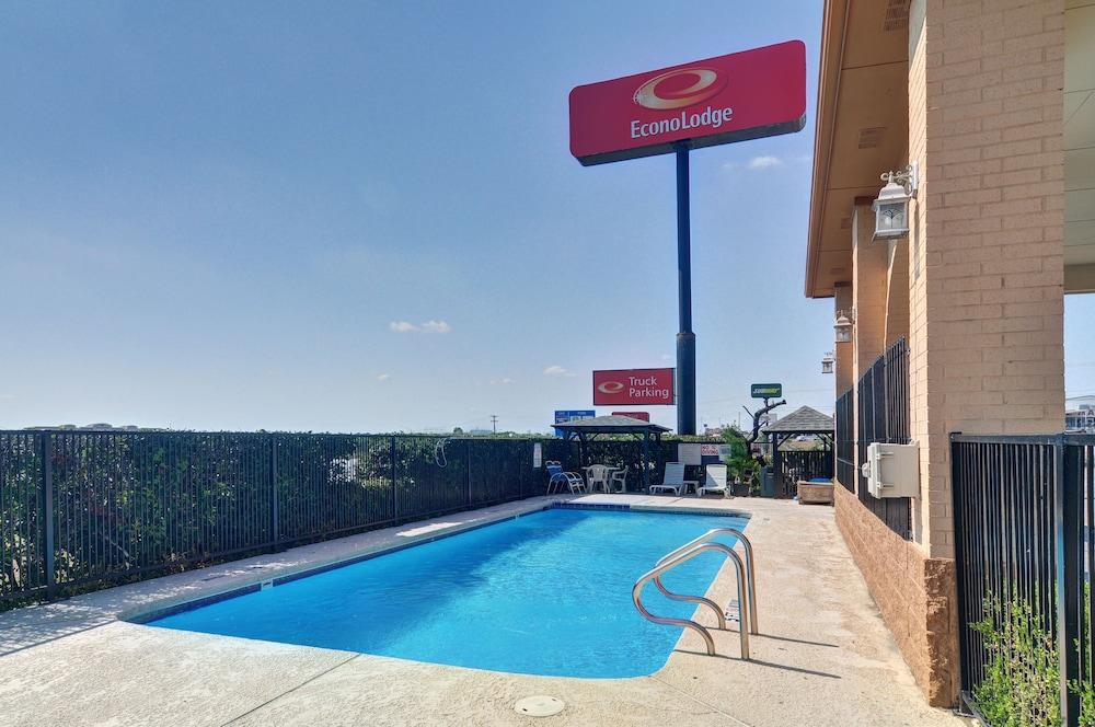 Super 8 By Wyndham Decatur Texas Otel Dış mekan fotoğraf