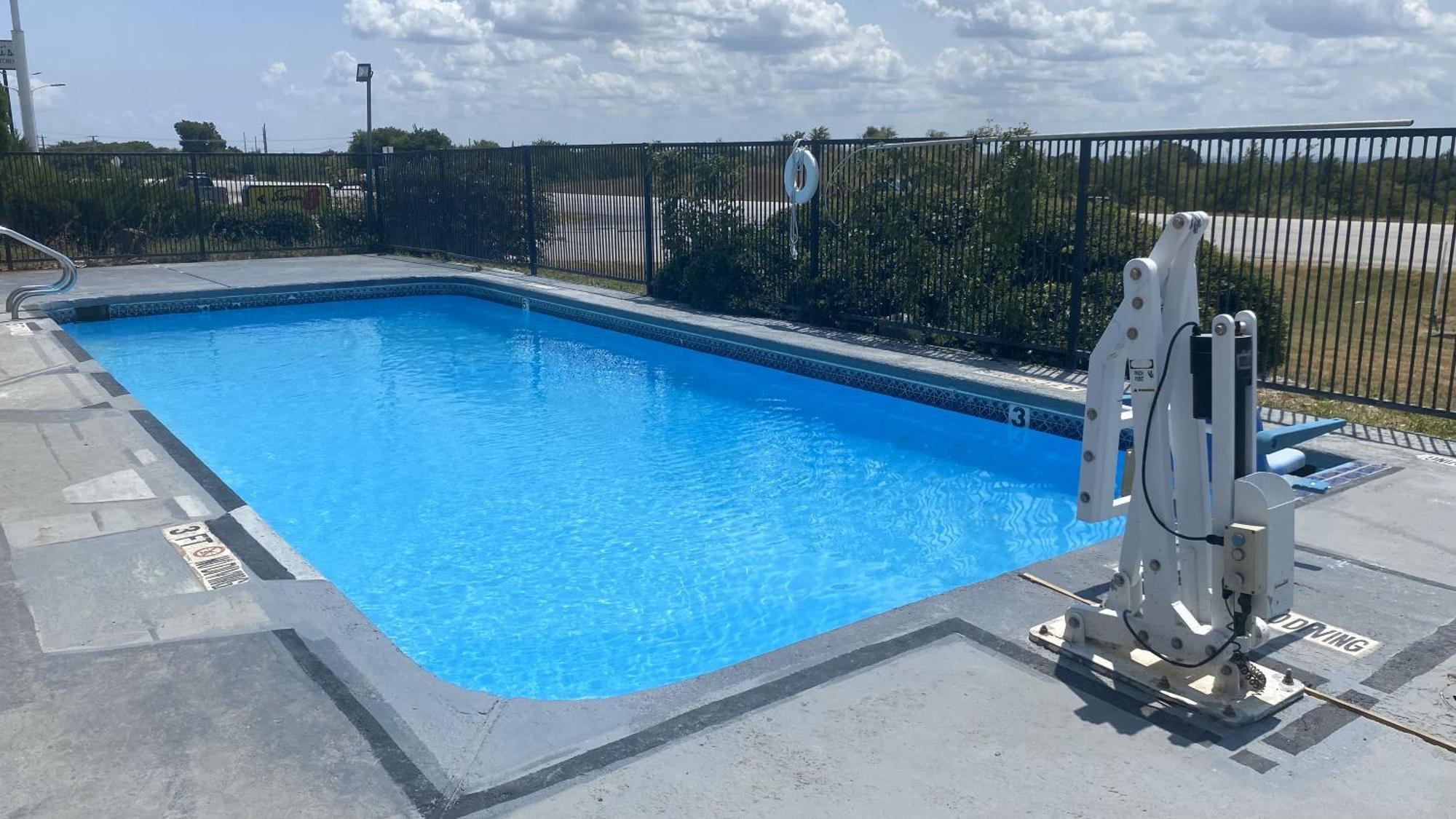 Super 8 By Wyndham Decatur Texas Otel Dış mekan fotoğraf
