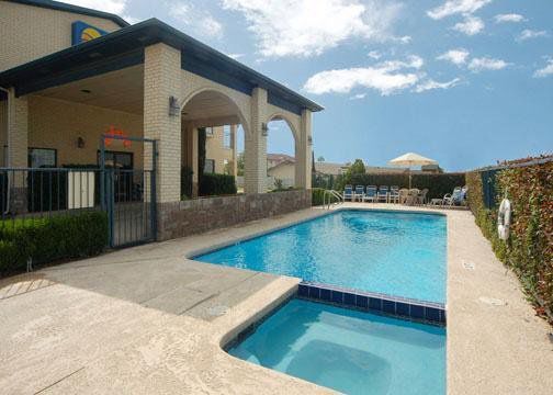 Super 8 By Wyndham Decatur Texas Otel Konforlar fotoğraf